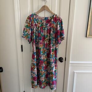 Vintage Metropolitan Floral Muumuu House Dress Women’s Size Large Hawaii Floral